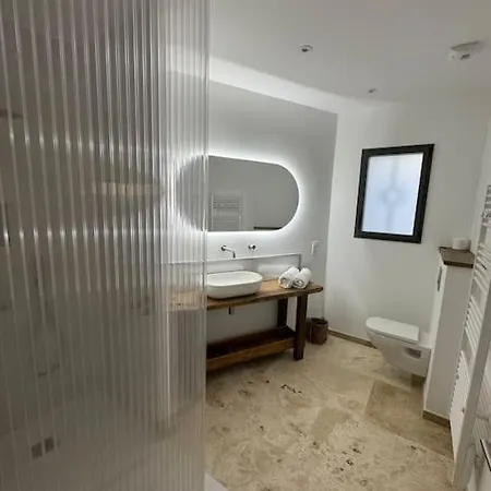 Maison Garrigue Avec Piscine روشيفورْ دو جارْ