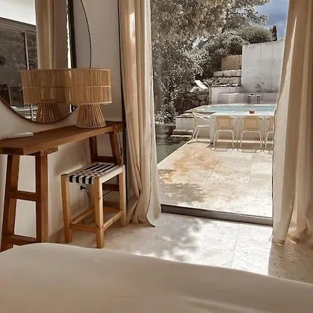 فندق Maison Garrigue Avec Piscine 4*