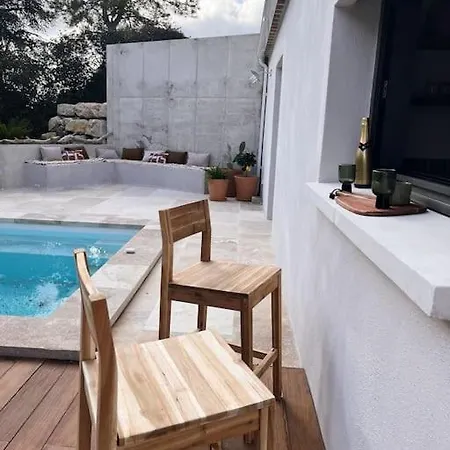 Maison Garrigue Avec Piscine فندق روشيفورْ دو جارْ