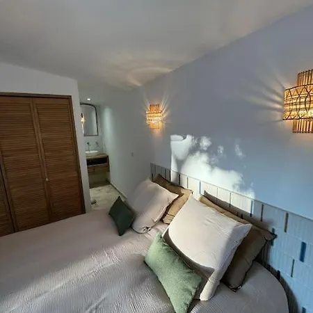 Maison Garrigue Avec Piscine فندق روشيفورْ دو جارْ