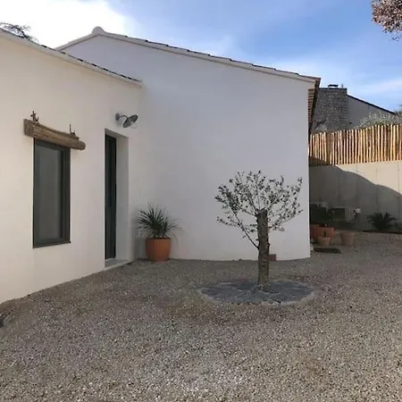 Maison Garrigue Avec Piscine فندق 4*